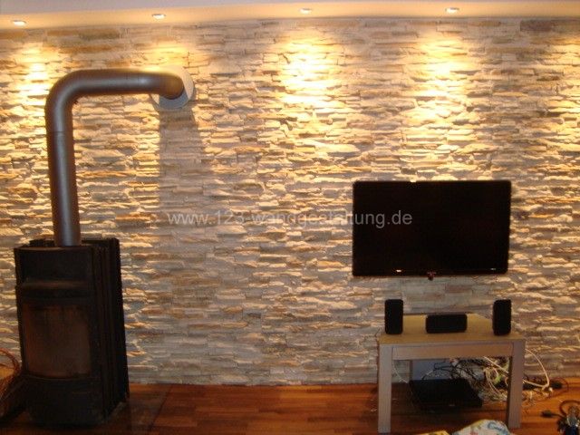 Mediterrane wandgestaltung im wohnzimmer mit kunststeinpaneele