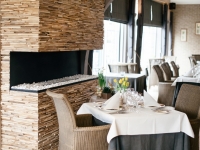 holzwaende-teakholz-skin-small-restaurant (3)