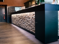 holzwand-wandgestaltung-skin-small-cafe (1)