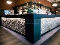 holzwand-wandgestaltung-skin-small-cafe (2)