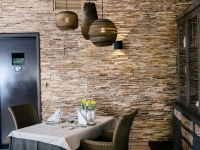 teakyourwall-holzpaneele-skin-small-restaurant (4)