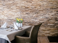 teakyourwall-holzpaneele-skin-small-restaurant (5)