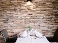 teakyourwall-holzpaneele-skin-small-restaurant (8)