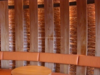 Wandgestaltung der Vinothek auf der Aida Sol