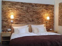 holzwand-memory-eiche-schlafzimmer-1
