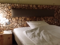 for-rest-holzpaneele-sticks-mini-hotelzimmer (2).jpg
