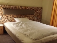 for-rest-holzpaneele-sticks-mini-hotelzimmer (4).jpg