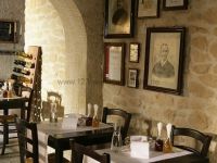 Kunststeinpaneele Florina als Steinwand im Restaurant