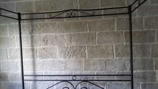 Kunststeinpaneele Mostar - Steinwand im Schlafzimmer