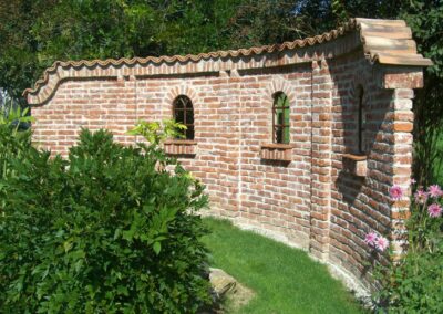 Gusseisenfenster Aplos - Gartenmauer