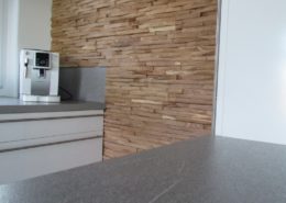 Eine aussergewöhnliche Wandverkleidung mit der Holzpaneele Cuts in der Küche