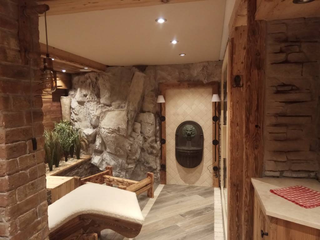 Kunstfelsen - Felswand - Sauna Spa