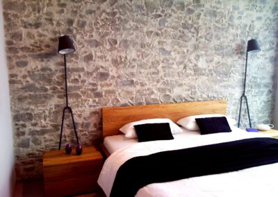 Marsalla - Wandpaneele Steinoptik Antikgrau - Schlafzimmer