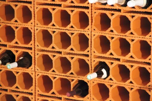 Weinlagerstein Block aus Ton als Weinregal